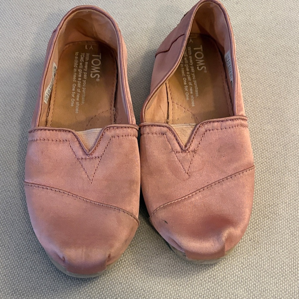 Toms Kids Slip-On Moccasins in Dusty Rose